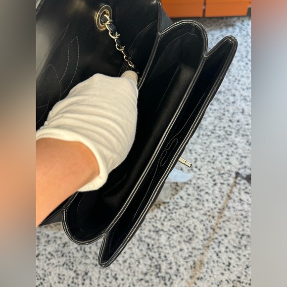 CHANEL Medium Trendy CC in Black Lambskin - Picture 11 of 12